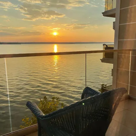 Lake View Solid 아파트 *